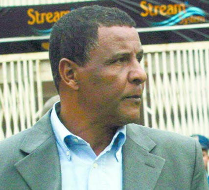 اتحاد عنابة                    عمراني يؤكد بقاءه ويتوعد بهزم الحراش