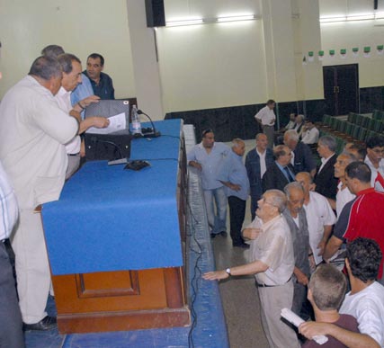 حزب جبهة التحرير الوطني                    مشادات ببشار وبومرداس واتهامات بالتزوير في العاصمة وتلمسان