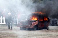 Des trafiquants de drogue mettent le feu à un véhicule bourré de kif à Maghnia