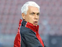 الفريق استأنف التحضيرات أمس.. إدارة اتحاد العاصمة تريد تمديد عقد مدرب الفريق