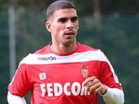 نادي كريستال بالاس مهتم بخدماته.. مجاني قد يلتحق بقديورة في الدوري الإنجليزي