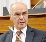 أعلن عن اكتشاف غبار الماس بأدرار والتنقيب عن النفط جنوب الهقار