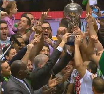 Sellal soulève le trophée avec les Verts