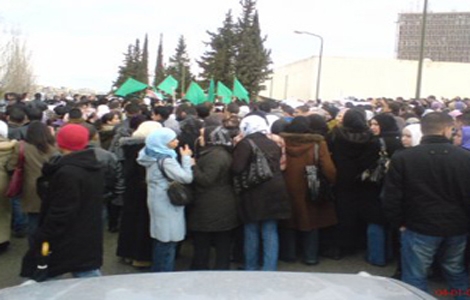 خريجو علوم التربية يحتجون أمام مقر مديرية التربية بالمسيلة على خلفية إقصائهم من مسابقات التوظيف