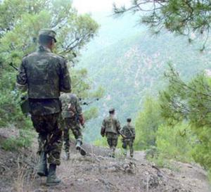 عمليتان إرهابيتان بتيزي وزو وباتنة                    5 قتلى و10 جرحى في انفجارات استهدفت الجيش