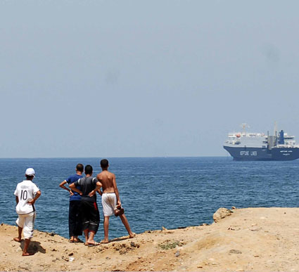 حرافة دفعوا ثمانية ملايين سنتيم وكادوا يفقدون حياتهم                    عصابة تحتال على 20 شابا بوهران وإنقاذ آخرين بسواحل سكيكدة