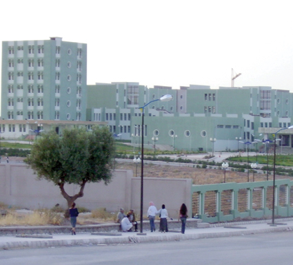 ضبط بداخل حقيبة بين أيدي عمته وجدته                    طالبة تضع حملها داخل إقامة جامعية بسيدي بلعباس