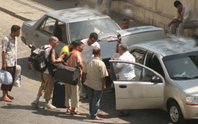 Les taxis clandestins ont toujours le vent en poupe