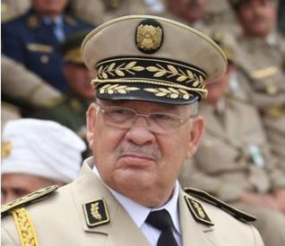 Le Général de corps d'armée Gaïd Salah reçoit un haut responsable militaire russe