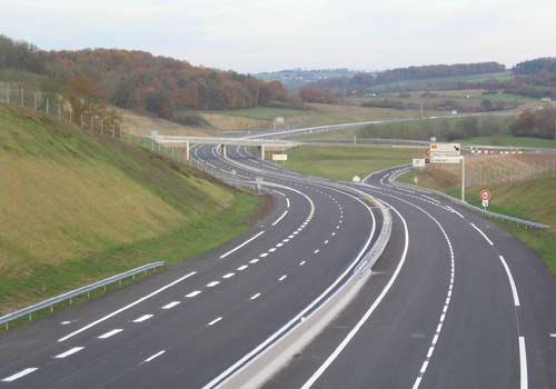 Algérie- Une société espagnole et un groupement ibéro-bahreïni contrôleront l'équipement de l'autoroute Est-Ouest