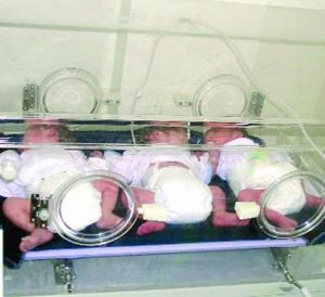 الوالد يحمّل مسؤولية الوفاة لمستشفى تلمسان والإدارة تنفي                    سيدة تضع خمسة توائم فارقوا الحياة بعد 48 ساعة