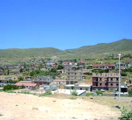 أربعة أشهر مرت على زلزال بني يلمان في المسيلة                    وعود الوزير تسقط في الماء ومنكوبون على أبواب شتاء صعب