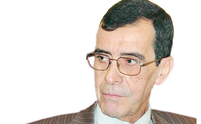 L'ex général Hocine Benhadid estime qu'un 4e mandat pour Bouteflika est un danger pour le pays