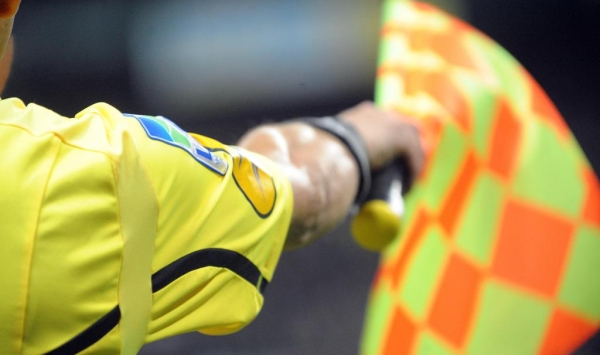 ايداع حكمين رياضيين الحبس الإحتياطي بتهمة تعاطي الرشوة في البيض