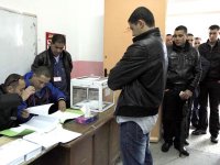 Des partis en rangs serrés