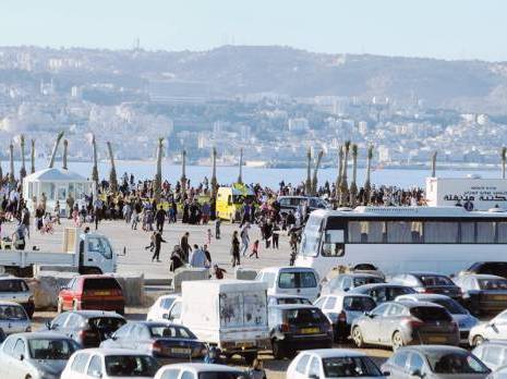 Les Algérois redécouvrent la mer...