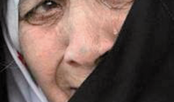 شاب ببرج بوعريريج يحاول الاعتداء على والدته بمجرفة