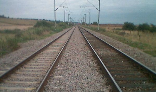 سكان مشتة المزاعشة يقطعون ممر السكة الحديدية بميلة بسبب التهيئة والغاز