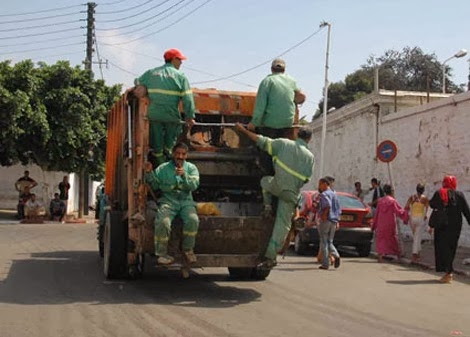 اعتصام عمال مؤسسة النظافة أمام مقر ولاية سكيكدة