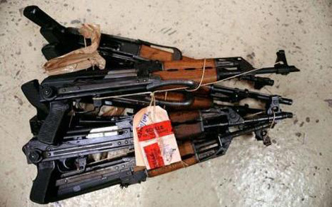 حجز أسلحة ومعدات صناعة وتصليح في ورشة غرب بسكرة