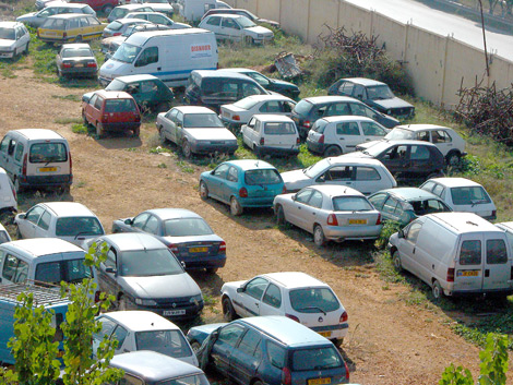 تفكيك شبكة دولية لتهريب السيارات وحجز 7 مركبات بتيارت