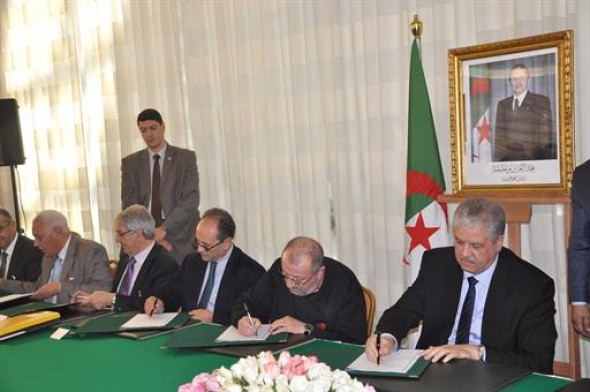 Les opérateurs économiques doivent être mobilisés autour d'un pacte économique (président Bouteflika)