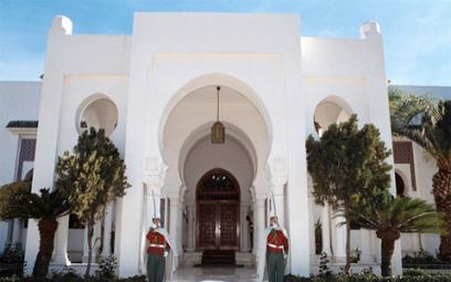 Les islamistes boycottent, Benflis et Touati restent dans la course