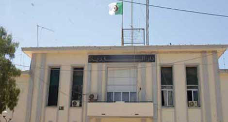 موظف يعتدي على رئيس بلدية سطيل ولاية الوادي