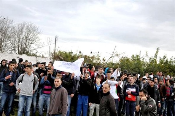 Des lycéens de terminale poursuivent leur protestation à Alger