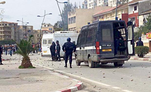 44 جريحا في مواجهات بين التلاميذ والشرطة ببجاية