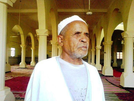 كفيفٌ يؤمّ الناس بالأغواط منذ العهد الاستعماري