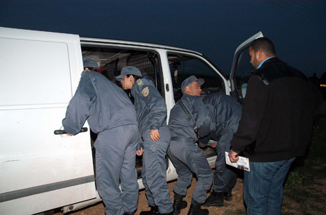 مقتل مهرب وإصابة جمركي بحاجز أمني في سيدي بلعباس