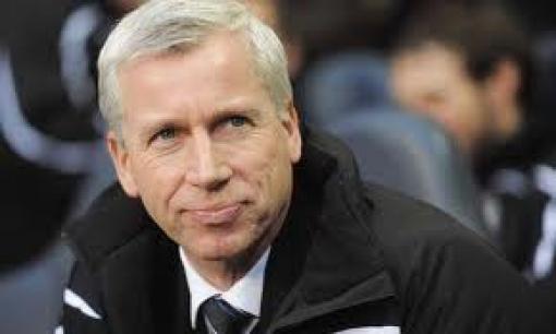 الاتحاد الانجليزي يتهم مدرب نيوكاسل بإتيان سلوك غير لائق