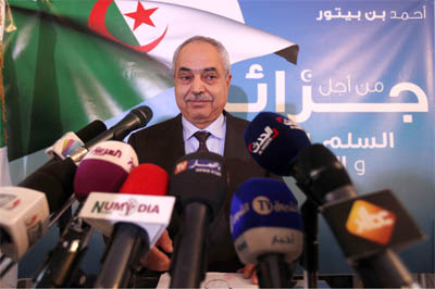 Ahmed Benbitour se retire de la course à la présidentielle