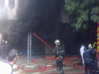 Important incendie près d'une usine au port d'Alger