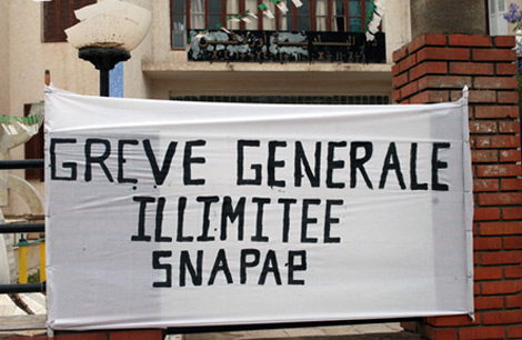 نقابيو السناباب يحتجون أمام قصر العدالة بالوادي