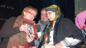 Khalida Toumi rend hommage au talent et à la  force de conviction  de la feue chanteuse Chérifa