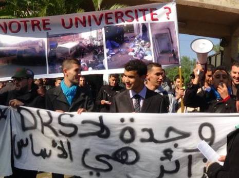 En Kabylie, les étudiants réclament «le départ du système»
