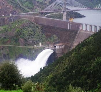 تزويد سكان باتنة وخنشلة بالماء انطلاقا من سد بني هارون