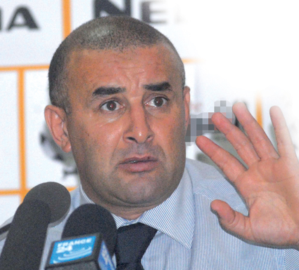 عبد الحق بن شيخة في ندوة صحفية أفكّر في استقبال المغرب بملعب أحمد زبانة بوهران