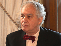 رئيس الحكومة الجزائرية الأسبق سيد أحمد غزالي يحذر من تداعيات ثورة تونس