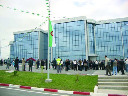 Vive tension entre les travailleurs et la direction de l'usine Samsung/Samha de Sétif