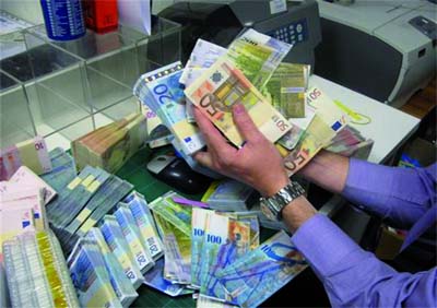 Pourquoi l'euro est coté sur le marché parallèle à 155 dinars '