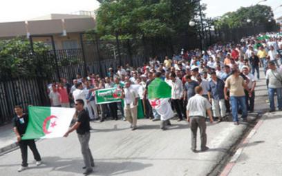 Des retraités de l'ANP manifestent à Annaba