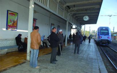 Extension de la voie ferrée vers les banlieues Est et Ouest