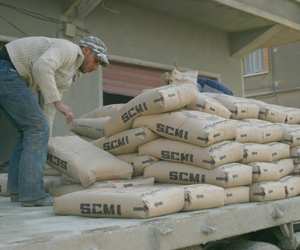 استمرار إجلاء العمال المضربين بمصنع  لافارج  بمعسكر