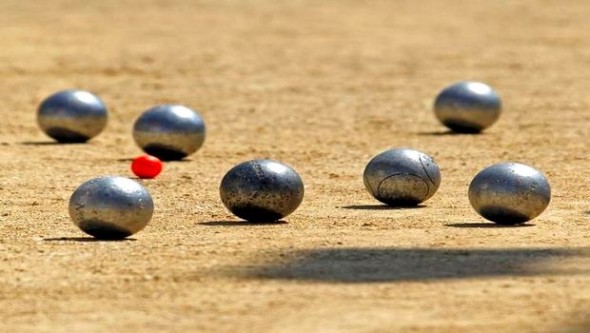 Près de 400 boulistes au tournoi national de pétanque à Ouargla
