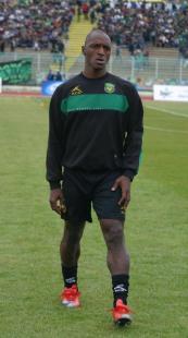 لاعب شباب قسنطينة الكاميروني نقومو يعتنق الإسلام