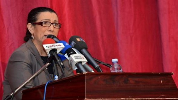 Louisa Hanoune aux jeunes de Relizane