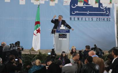 Ali Benflis promet depuis El Oued un revenu national minimum